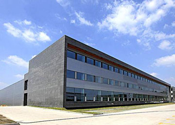 廠房改造擴(kuò)大安裝吊頂式風(fēng)柜